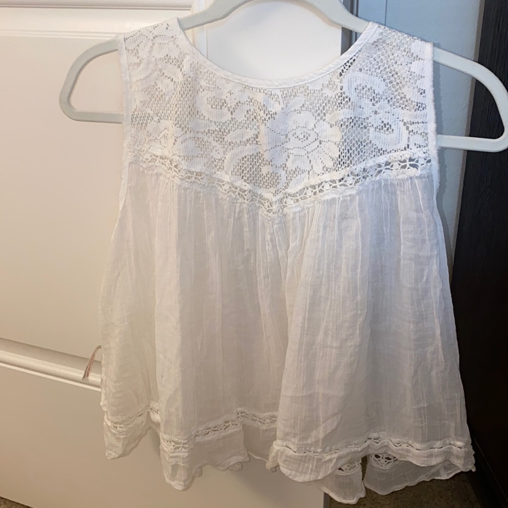 White lace flowy tank top